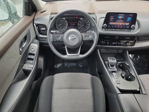 Used 2021 Nissan Rogue SV image 16