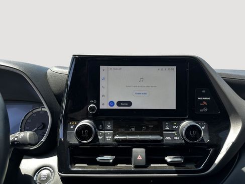 Used 2023 Toyota Highlander XLE FWD image 14