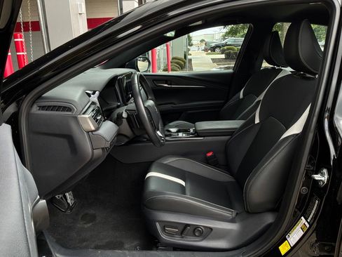 Used 2025 Toyota Camry SE FWD image 10