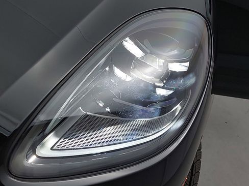 Used 2026 Porsche Macan image 34