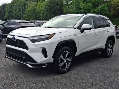 Used 2023 Toyota RAV4 SE w/ Weather & Moonroof Package AWD/4WD image 3