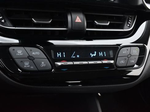 Used 2020 Toyota C-HR LE image 24