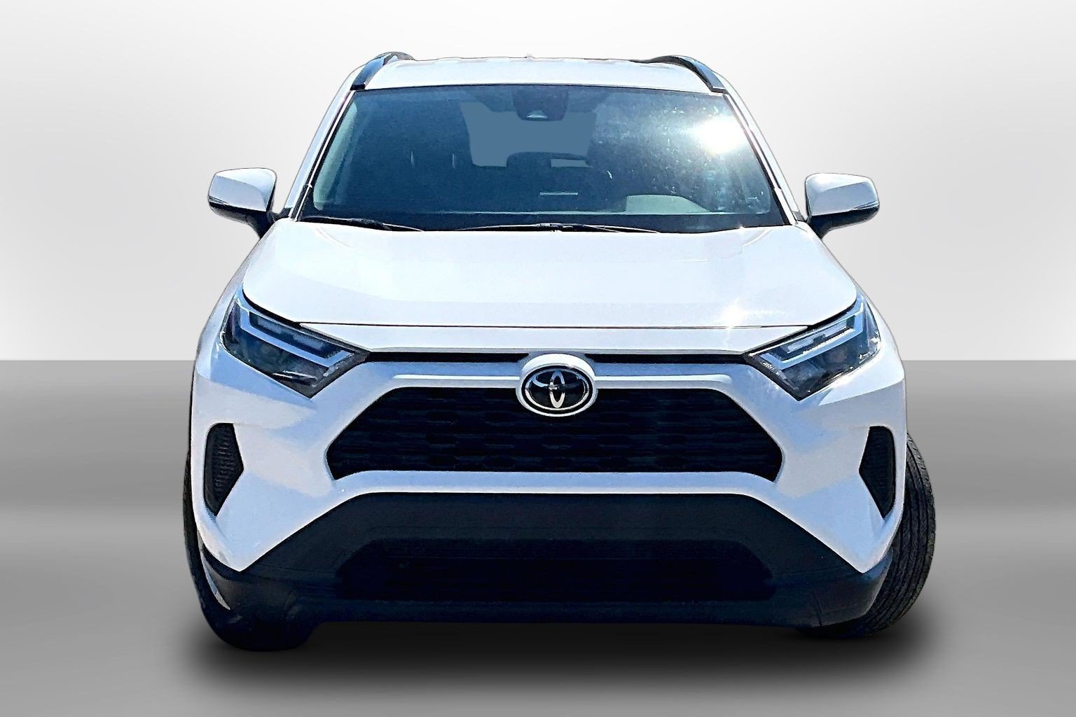Used 2025 Toyota RAV4 XLE FWD image 3