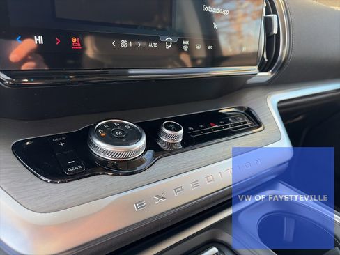 Used 2025 Ford Expedition Max Platinum image 17