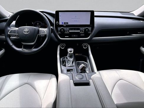 Certified 2025 Toyota Grand Highlander FWD image 6