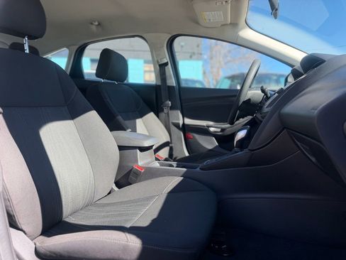 Used 2017 Ford Focus SE FWD image 5