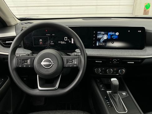 Used 2025 Nissan Kicks SV image 12