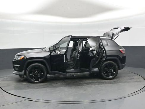 Used 2018 Jeep Compass Latitude FWD image 49