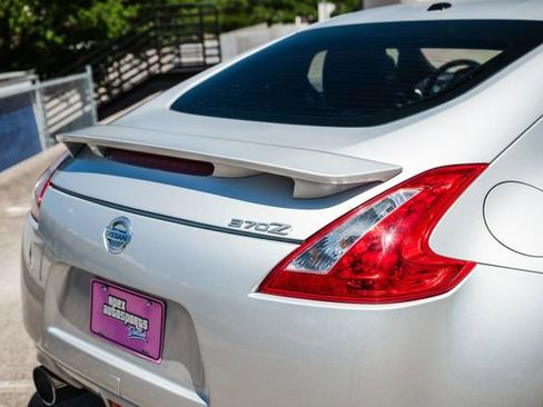 Used 2009 Nissan 370Z Touring w/ Sport Pkg image 29