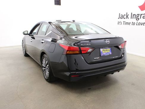 Used 2025 Nissan Altima 2.5 SV image 3