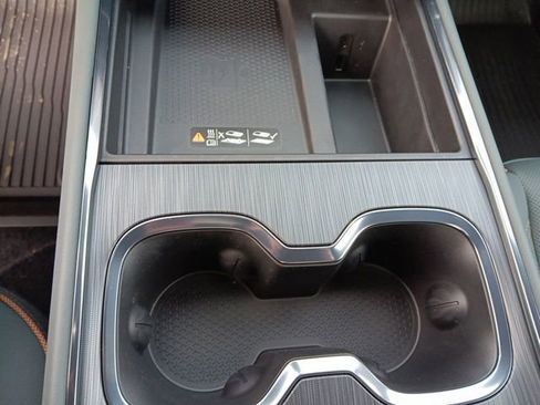 New 2026 GMC Acadia AT4 w/ LPO, Floor Liner Package AWD/4WD image 18