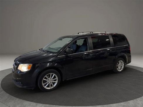 Used 2019 Dodge Grand Caravan SXT image 2