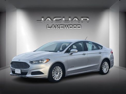 Used 2016 Ford Fusion SE image 1