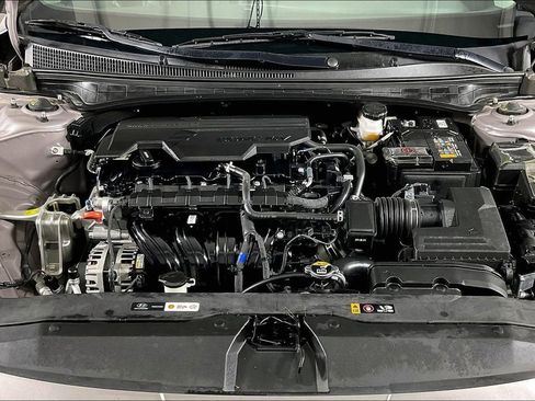 Used 2024 Hyundai Elantra Limited image 13