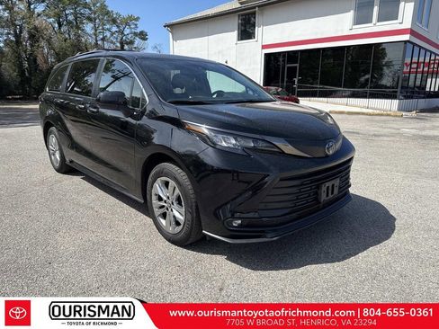 Used 2022 Toyota Sienna XLE Woodland Edition image 1