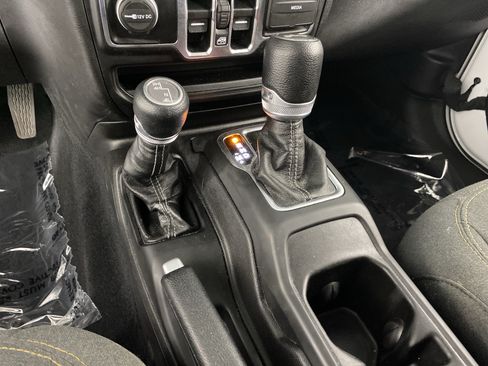 Used 2024 Jeep Wrangler Unlimited Sport AWD/4WD image 33
