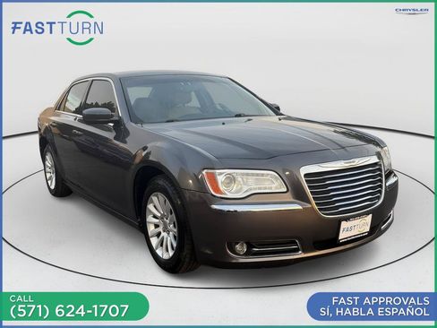 Used 2014 Chrysler 300 w/ Driver Convenience Group RWD image 4