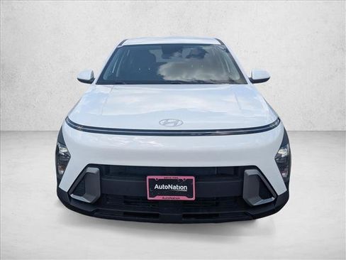 Used 2025 Hyundai Kona SE FWD image 2