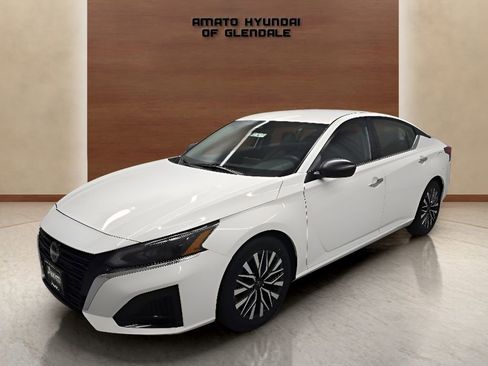 Used 2025 Nissan Altima 2.5 SV FWD image 1