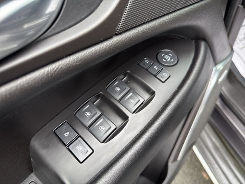 Used 2015 Cadillac Escalade Luxury image 25