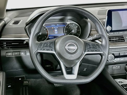 Used 2024 Nissan Altima 2.5 SV FWD image 18