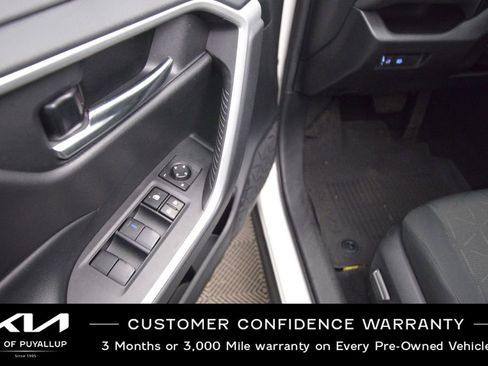Used 2021 Toyota RAV4 XLE image 27