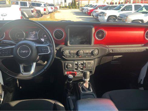 Used 2018 Jeep Wrangler Unlimited Rubicon image 17