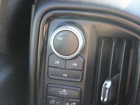 Used 2020 GMC Sierra 2500 4x4 Crew Cab w/ Convenience Package image 24