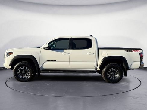 Used 2022 Toyota Tacoma TRD Off-Road image 2