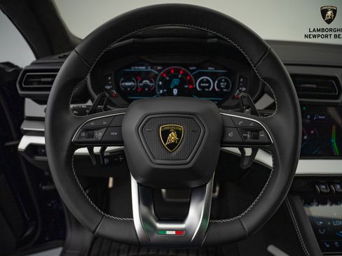 Used 2025 Lamborghini Urus SE image 24