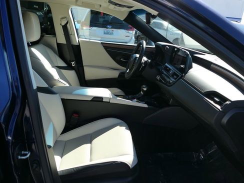 Used 2025 Lexus ES 300h w/ Premium Package image 26