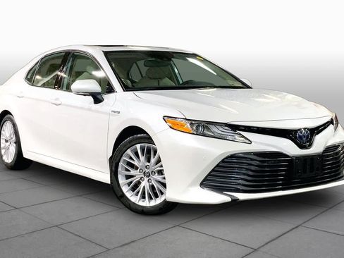 Used 2019 Toyota Camry XLE w/ Driver Assist Package FWD image 3