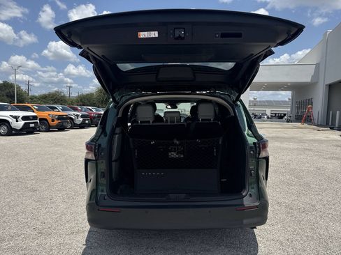 Certified 2026 Toyota Sienna XLE FWD image 21