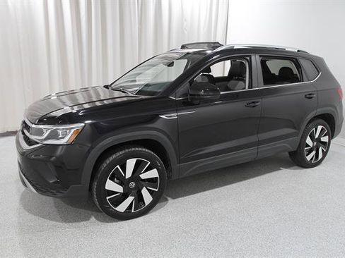 Used 2023 Volkswagen Taos SEL image 3