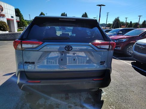 Used 2023 Toyota RAV4 XLE AWD/4WD image 5