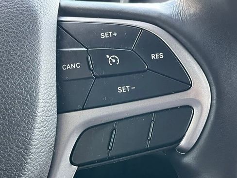 Used 2022 Jeep Grand Cherokee Limited image 40