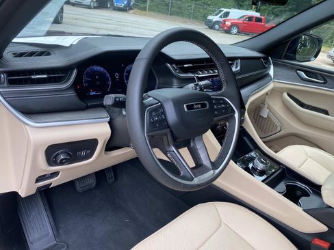 Used 2024 Jeep Grand Cherokee L Limited w/ Luxury Tech Group II RWD image 29