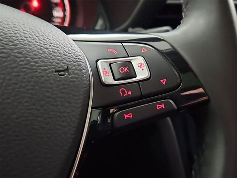 Certified 2022 Volkswagen Passat 2.0T SE image 26