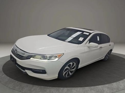 Used 2017 Honda Accord EX image 1