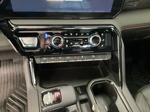 Used 2023 GMC Sierra 1500 AT4 w/ Technology Package AWD/4WD image 15