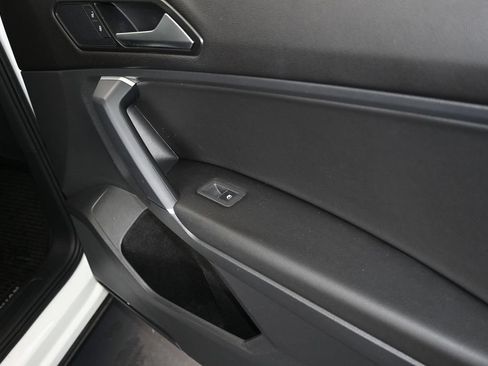 Used 2018 Volkswagen Tiguan SE FWD image 23