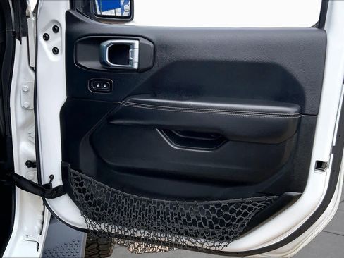 Used 2018 Jeep Wrangler Unlimited Sahara AWD/4WD image 23