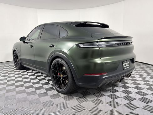 Certified 2025 Porsche Cayenne GTS AWD/4WD image 3
