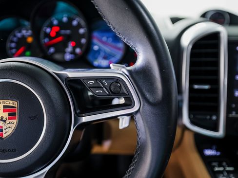 Certified 2017 Porsche Cayenne Platinum Edition image 16