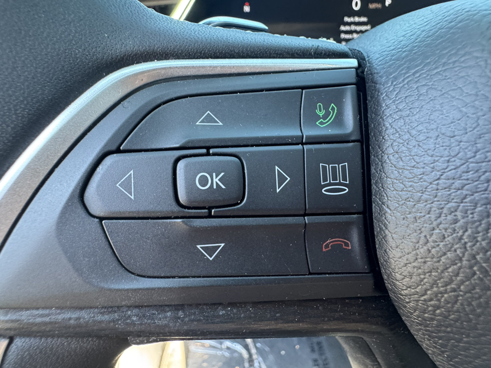 Certified 2025 Jeep Grand Cherokee Altitude AWD/4WD image 32
