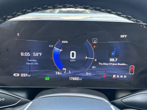 Used 2025 Chevrolet Equinox EV LT w/ Comfort Package image 23