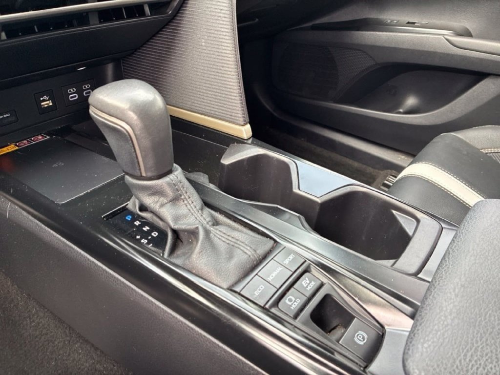 Used 2025 Toyota Camry SE w/ Convenience Package FWD image 30