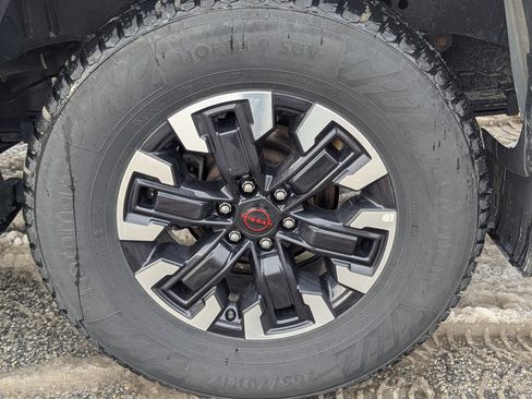 Used 2024 Nissan Frontier PRO-4X w/ Technology Package image 11