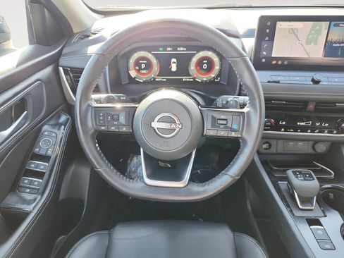 Used 2024 Nissan Rogue SL AWD/4WD image 12