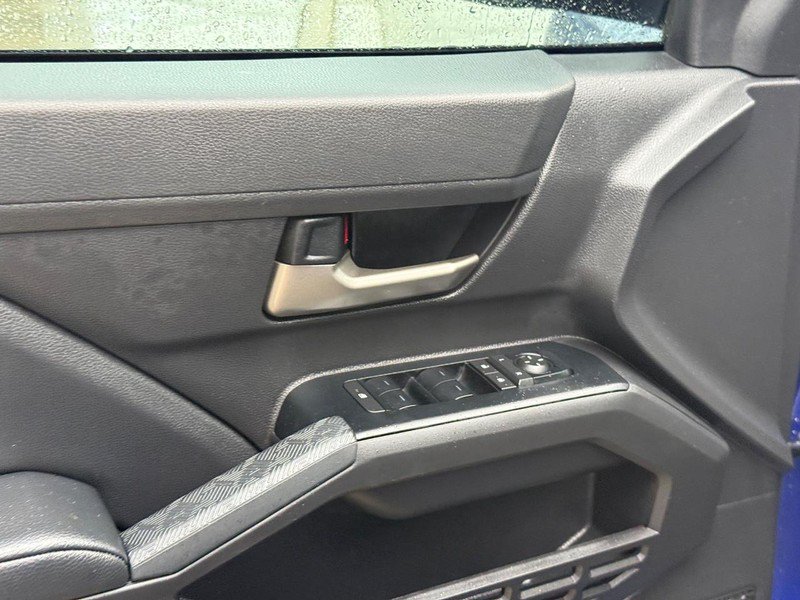 Used 2025 Toyota Tacoma TRD Sport AWD/4WD image 15
